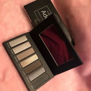 Younique moonstruck shadow palette 2